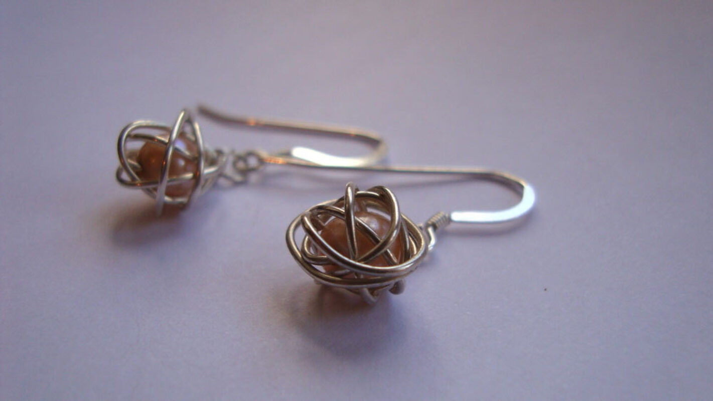 Swirl Trapped Pearl web